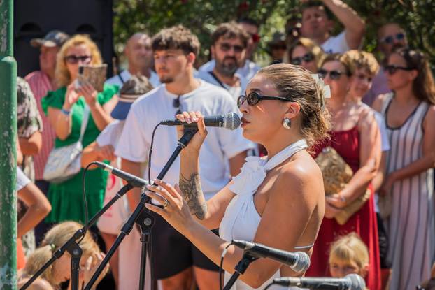 Vela Luka:  Mladi pjevaju Olivera, koncert u Luškom &Zcaron;ardinu