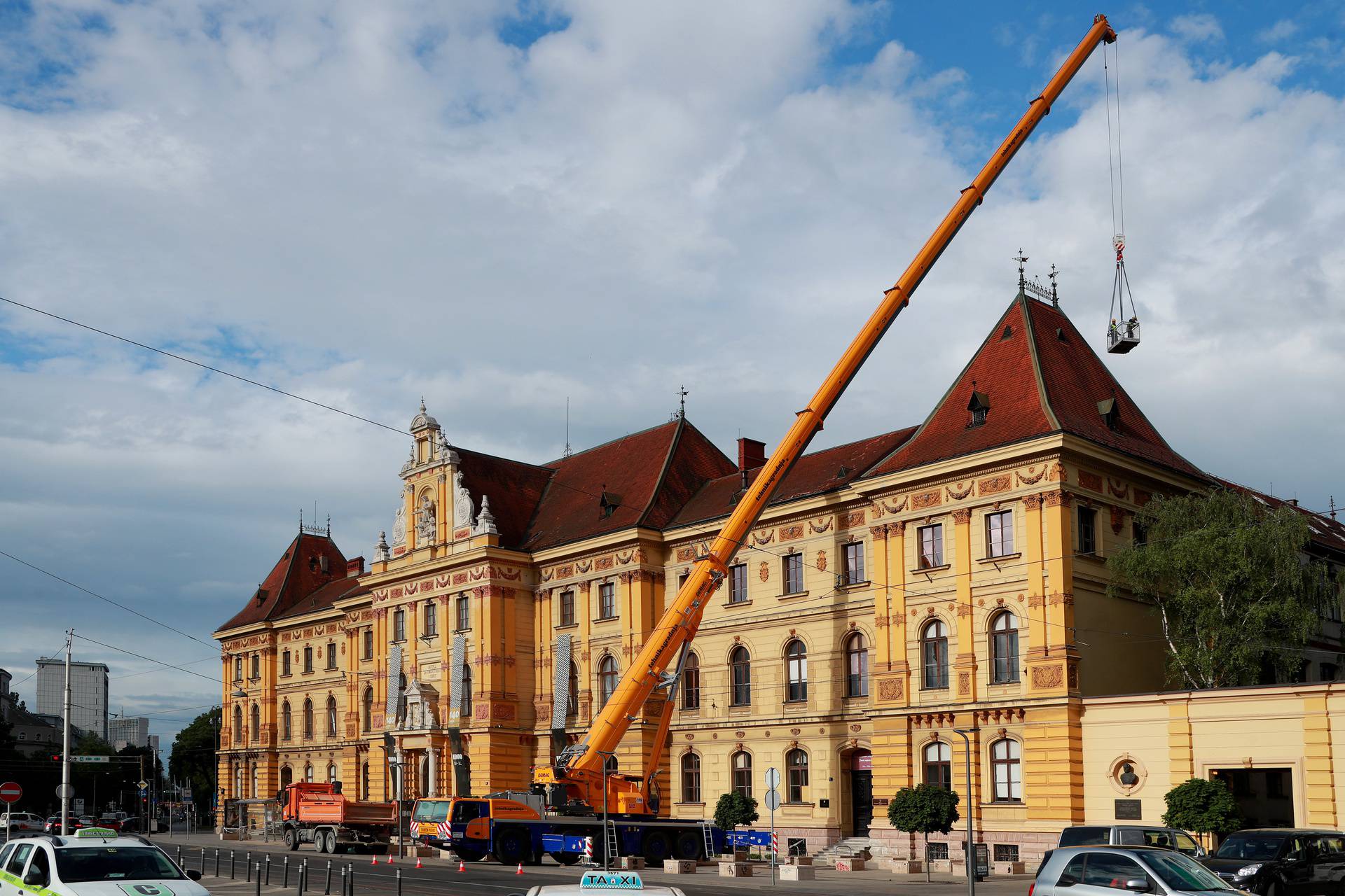 Zagreb: Počela obnova krovišta Muzeja za umjetnost i obrt