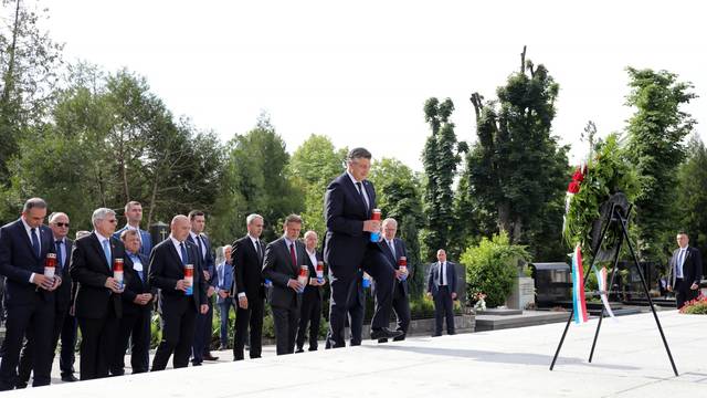 HDZ položio vijence na grob prvoga hrvatskog predsjednika dr. Franje Tuđmana