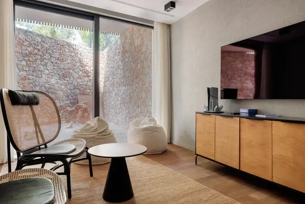 FOTO Prekrasna vila na Hvaru dobila je nagradu za dizajn - neprimjetno uranja u okoliš