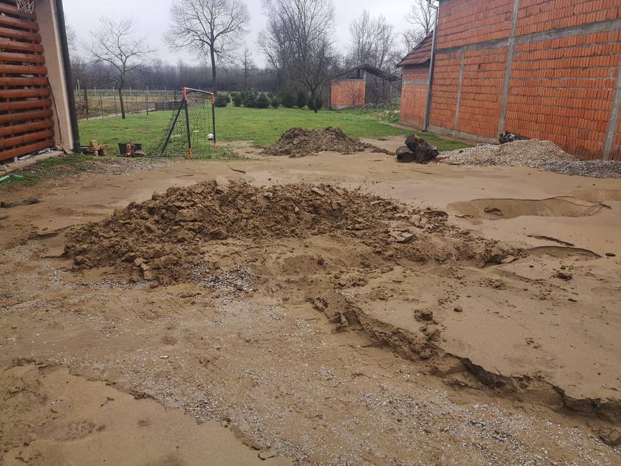 'Topla voda je šikljala 2 metra u zrak! Bili su i geolozi, kažu da se s ovako nečim nisu susreli'