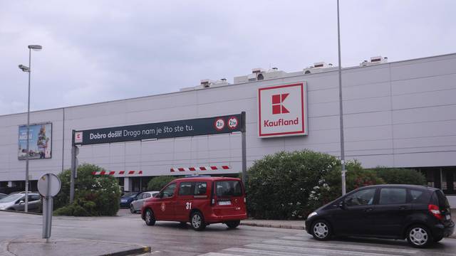 Split: Žena poginula u hidrauličnoj preši za papir kod trgovačkog centra Kaufland