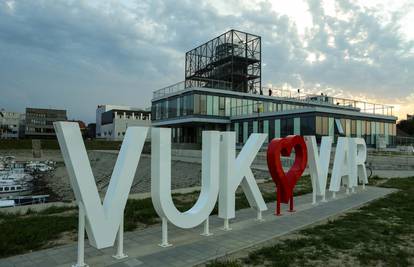 Završio Vukovar film festival: Nagrade su osvojili filmovi 'Kuća od iverja' i 'Majka'