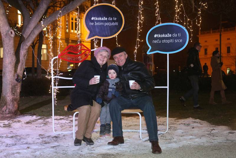 Zagreb na Tomislavcu dobio još jednu klupu ljubavi