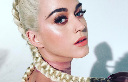 Želi biti seksi kao Kim: Katy Perry grudi stavila u prvi plan
