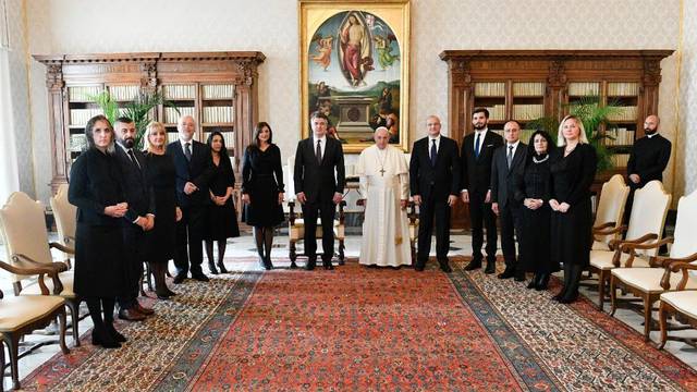 Samo sedam žena na svijetu ne mora nositi crno pred Papom
