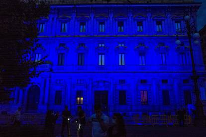 Milan. Palazzo Marino lights up blue to commemorate the day in honor of migrants