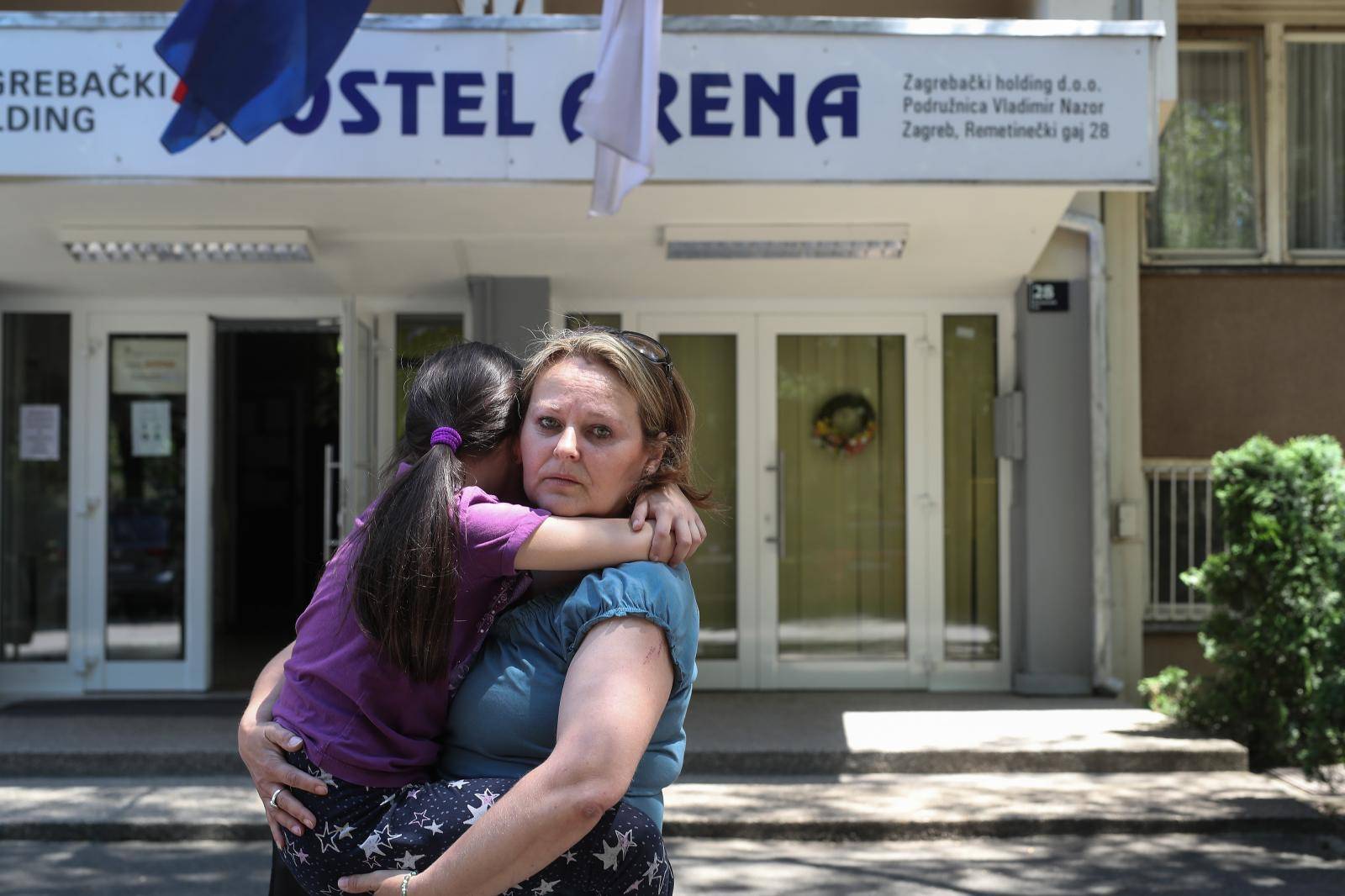 Zagrepčanke bez nade: 'Potres nam je uzeo sve. Zaboravljene smo, zaglavile smo u hostelu'