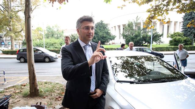 Plenković i dalje skriva svoje ministre: 'Sve ćete znati sutra'
