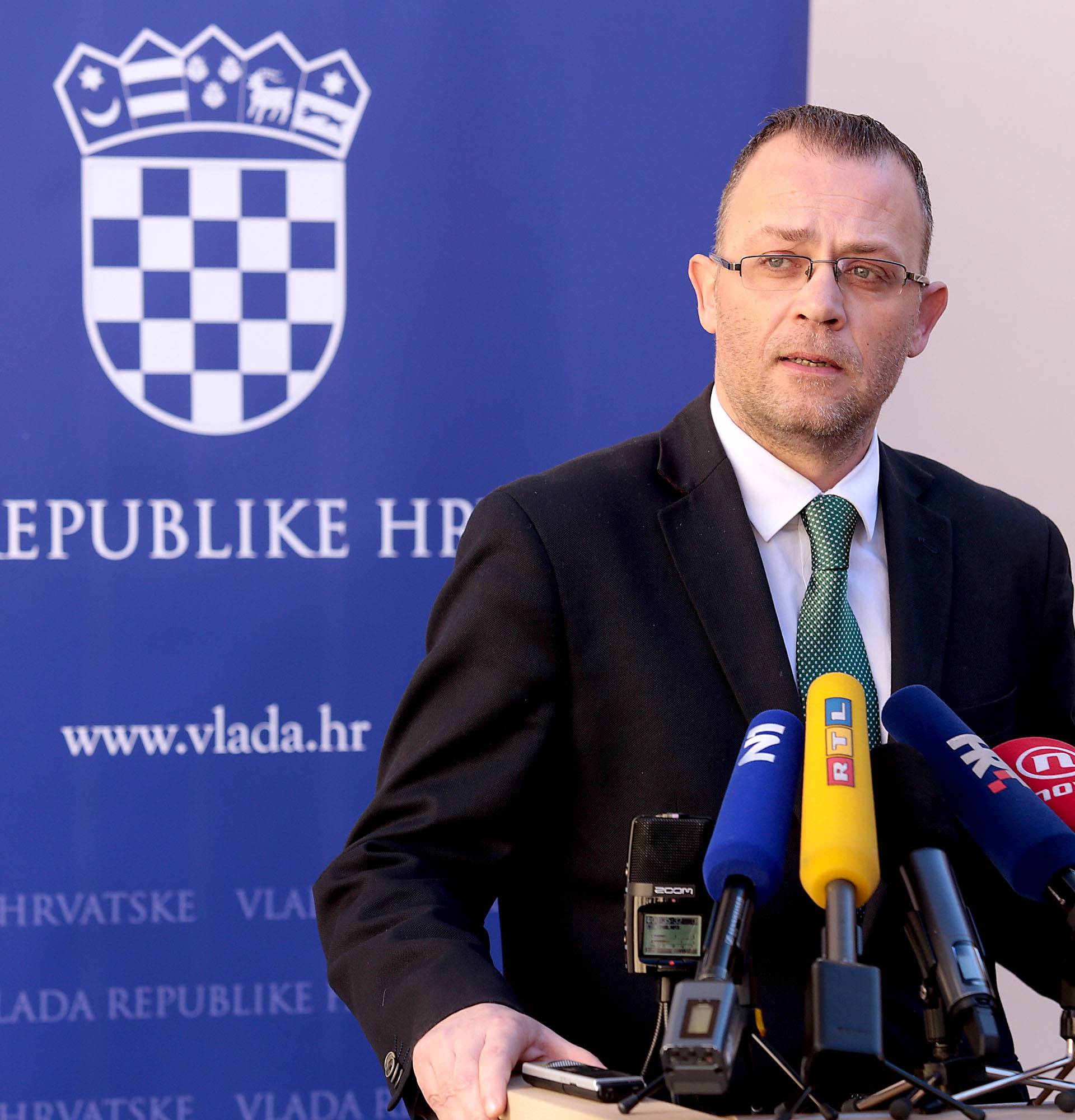 Hasanbegović ostaje ministar kulture: 'Savjest mi je čista...'