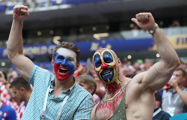 Split: Okupljanje navijača na Rivi i Đardinu uoči finalne utakmice SP-a Hrvatska - Francuska