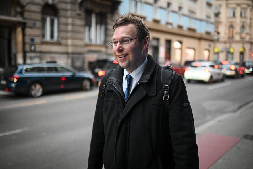 Zagreb: Dolazak članova HDZ-a na sjednicu šireg Predsjedništva i Nacionalnog odbora stranke