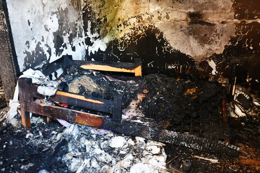 Tragedija u Sl. Brodu: U požaru kuće poginula jedva pokretna starica, sumnja se na opušak