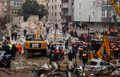 Srušila se zgrada u Istanbulu: Troje poginulo, jedan je kritično