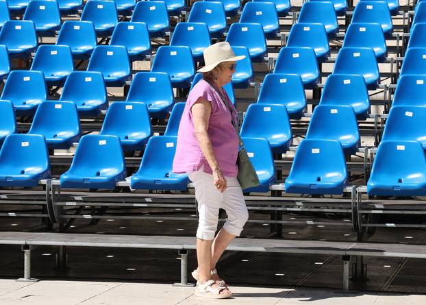 Turisti sa kruzera Viking sea razgledavaju Šibenik