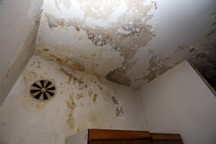 Benkovac: Branitelj Marko živi u stanu koji je u jako lošem stanju i nema struje