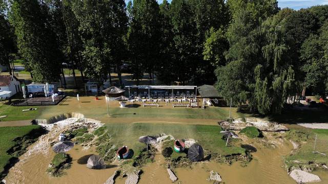 Fotografije iz zraka uništenog jezera Šoderica uslijed poplava