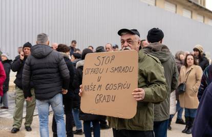Gospićani u subotu opet izlaze na prosvjed protiv opasnog otpada iskrcanog im u gradu