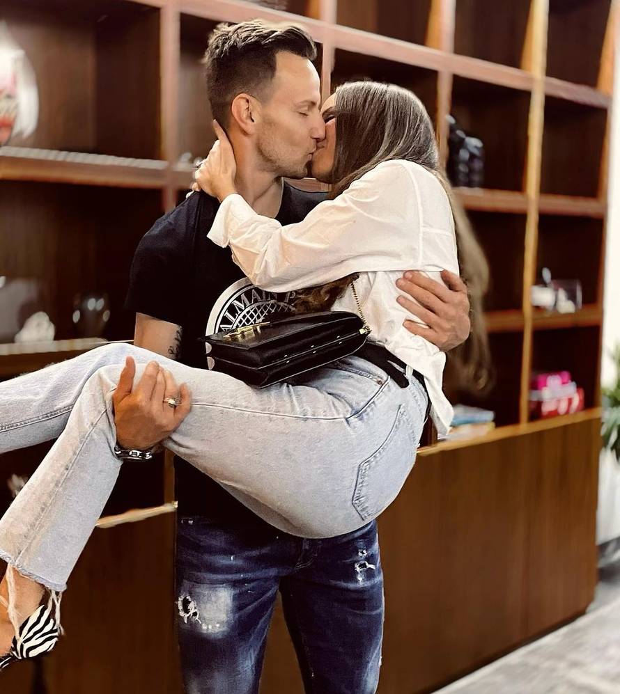 Rakitićeva Raquel iznenadila je sve novim imidžem: 'Jesi to ti?'