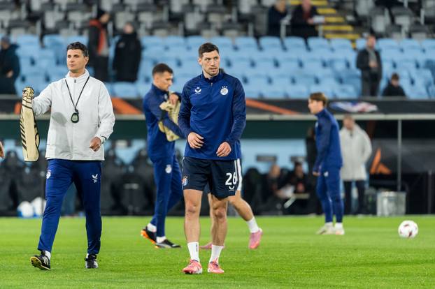 Zagrijavanje nogometaša Malmoa i Dinama uoči početka susreta 3. kola Europske lige