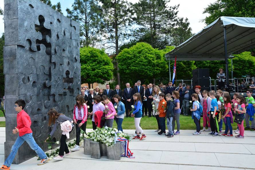Spomenik u počast poginuloj djeci u Domovinskom ratu