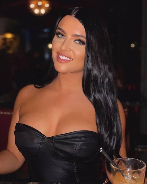 FOTO Istaknula je grudi za Dan zaljubljenih pa ju izvrijeđali: 'Slomila me tolika mržnja'