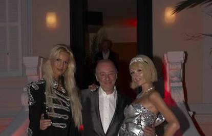 Dmitrij Železnjak djevojku upoznao s Paris Hilton...