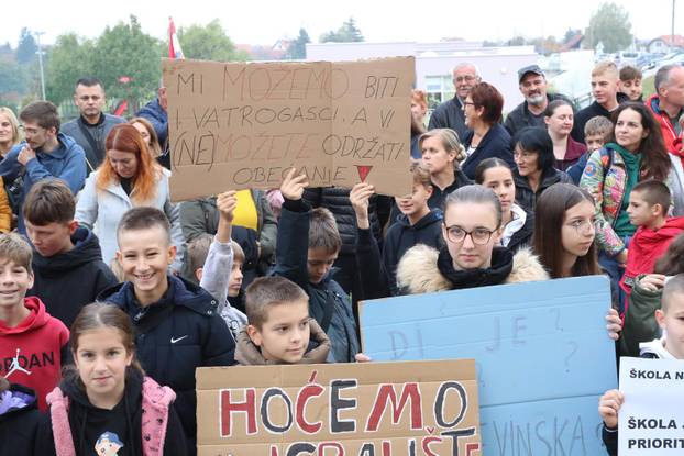 Zagreb: Roditelji OŠ Dragonožec organizirali novi mirni prosvjed