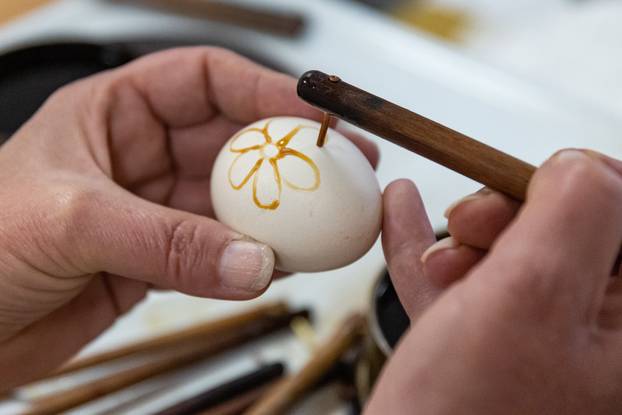 Đakovo: Radionica ukrašavanja uskrsnih jaja voskom u kući Reichsman