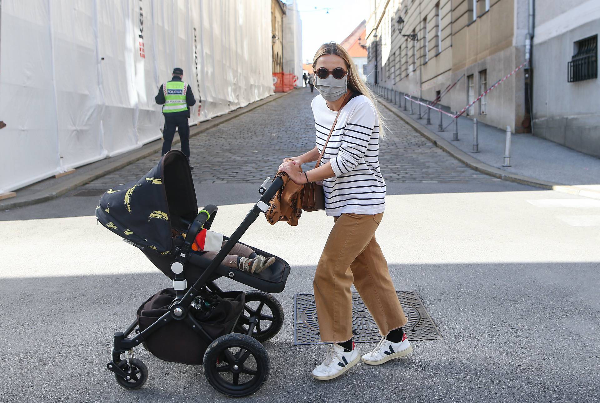 Novi život na Markovu trgu: 'Da barem za nas starije naprave koridor, da ne moramo okolo'