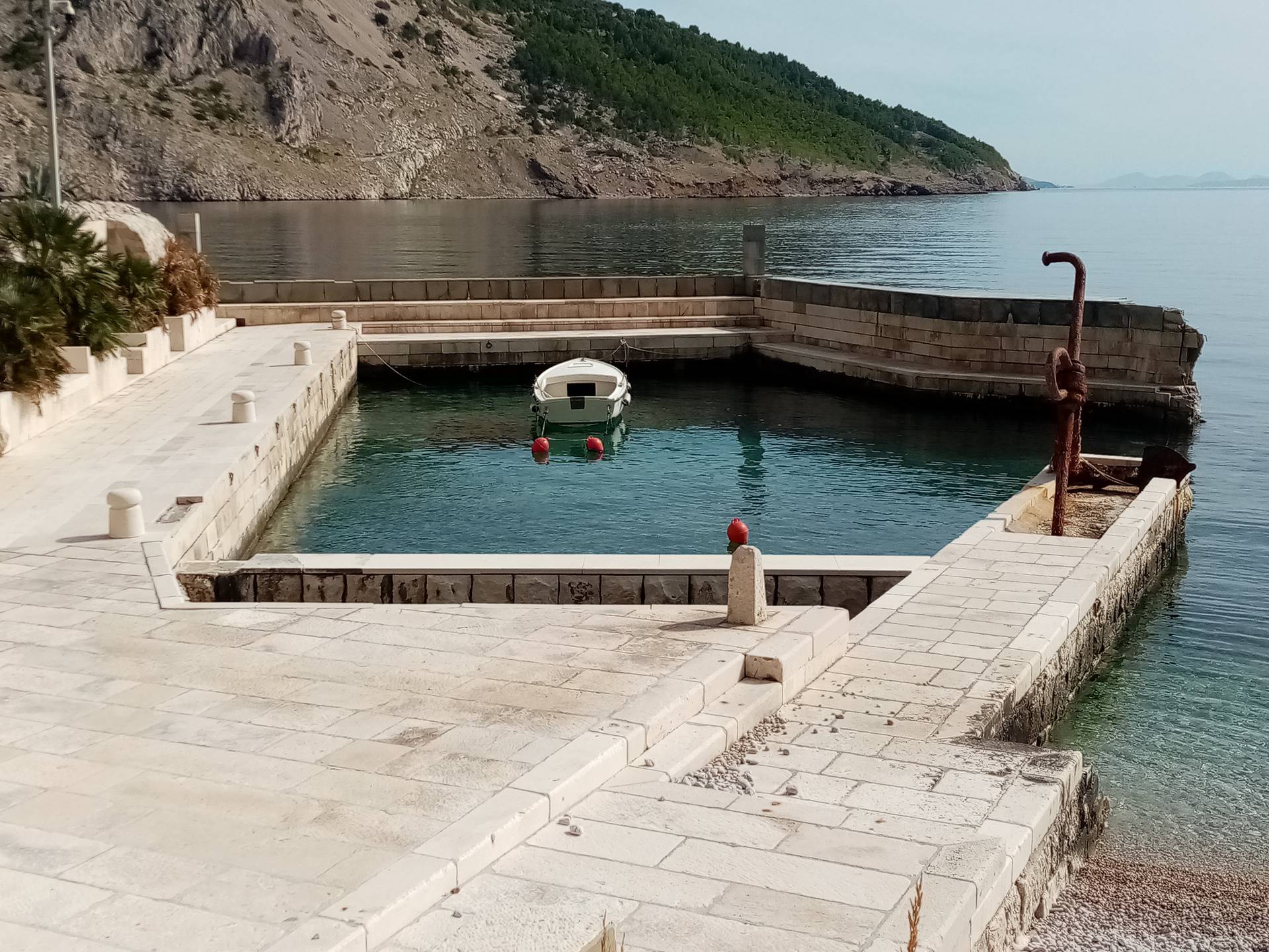 Bageri Inspektorata napokon stižu u Vruju! Pogledajte što će sve porušiti u prekrasnoj uvali