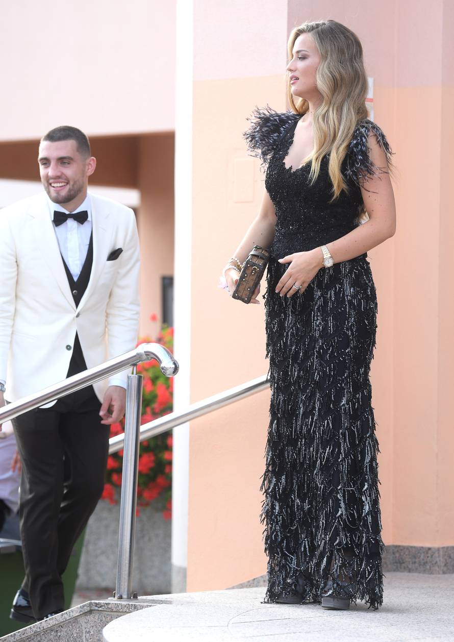 Izabel se nije odvajala od svog Matea na svadbi njegove sestre