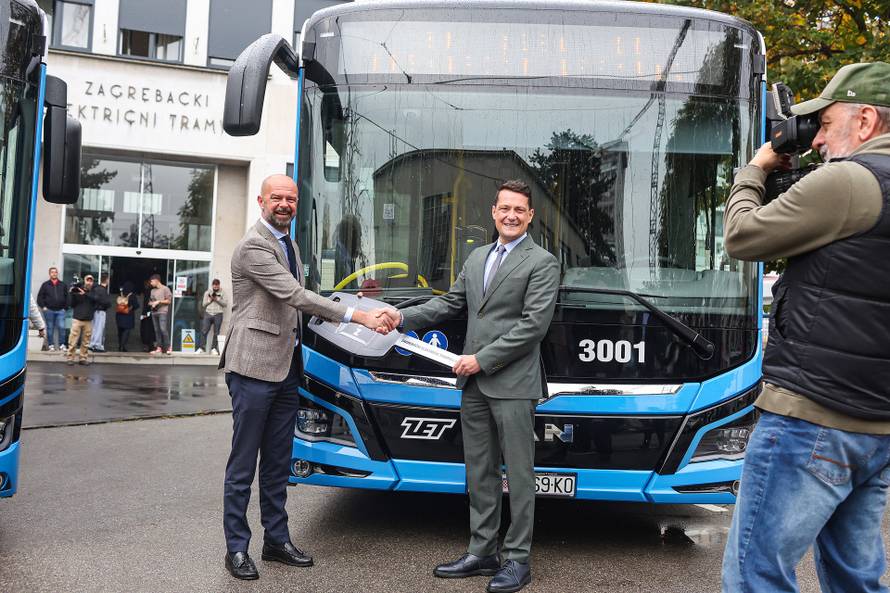 Tomaševi? i ZET predstavili nove niskopodne autobuse na elektri?ni pogon