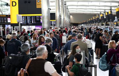 Londonski aerodrom Heathrow ograničio broj putnika na 100.000 zbog velike gužve