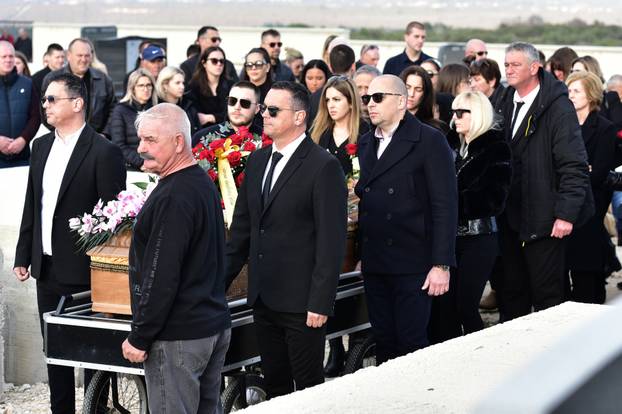 Zadar: Posljednji ispraćaj preminulog zadarskog pjevača Davida Ricova