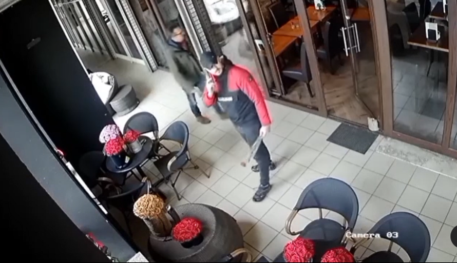 A za ljubav on krao bi sve! Tip je na Dan žena maznuo cijelu teglu