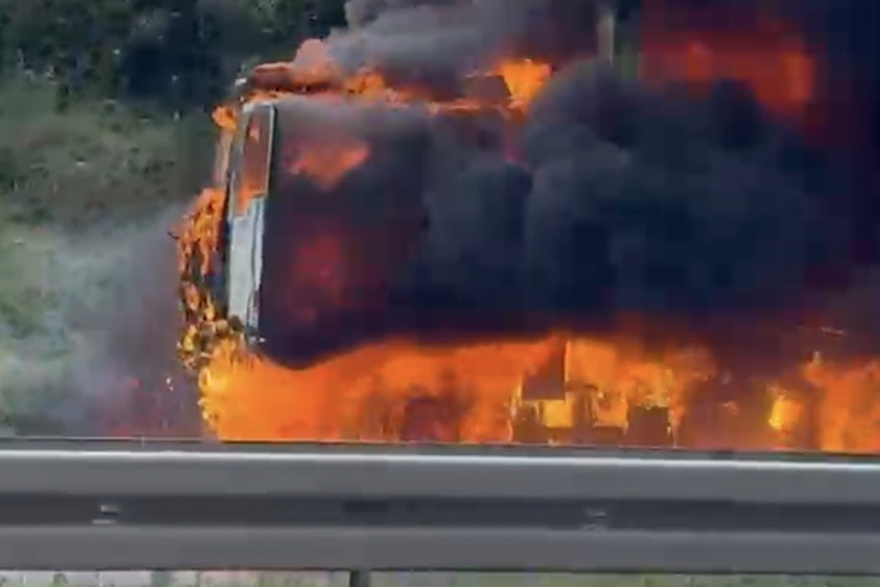 Zapalio se kamion na A3