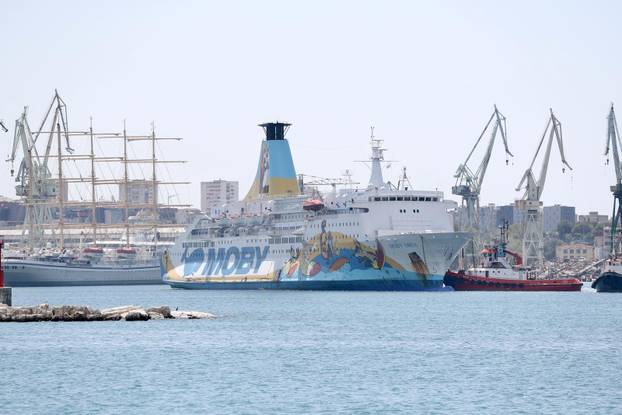 Split: Uplovljavanje broda s azbestom Moby Drea u splitski škver