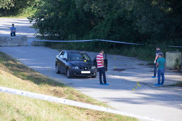 Zagreb: Policijski očevid oko vozila parkiranog na cesti kod jarunskog jezera