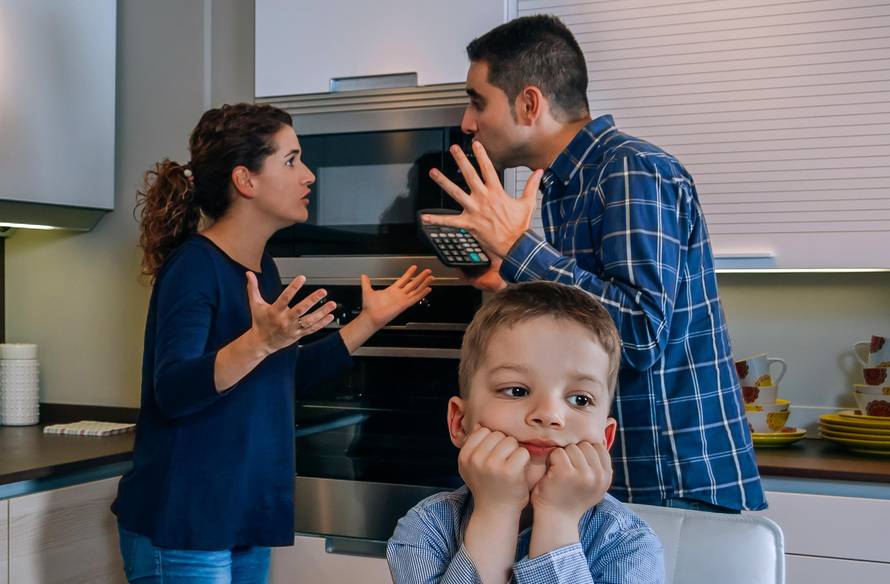 Svaki razvod roditelja duboko pogađa djecu, evo kako možete ublažiti posljedice na psihu