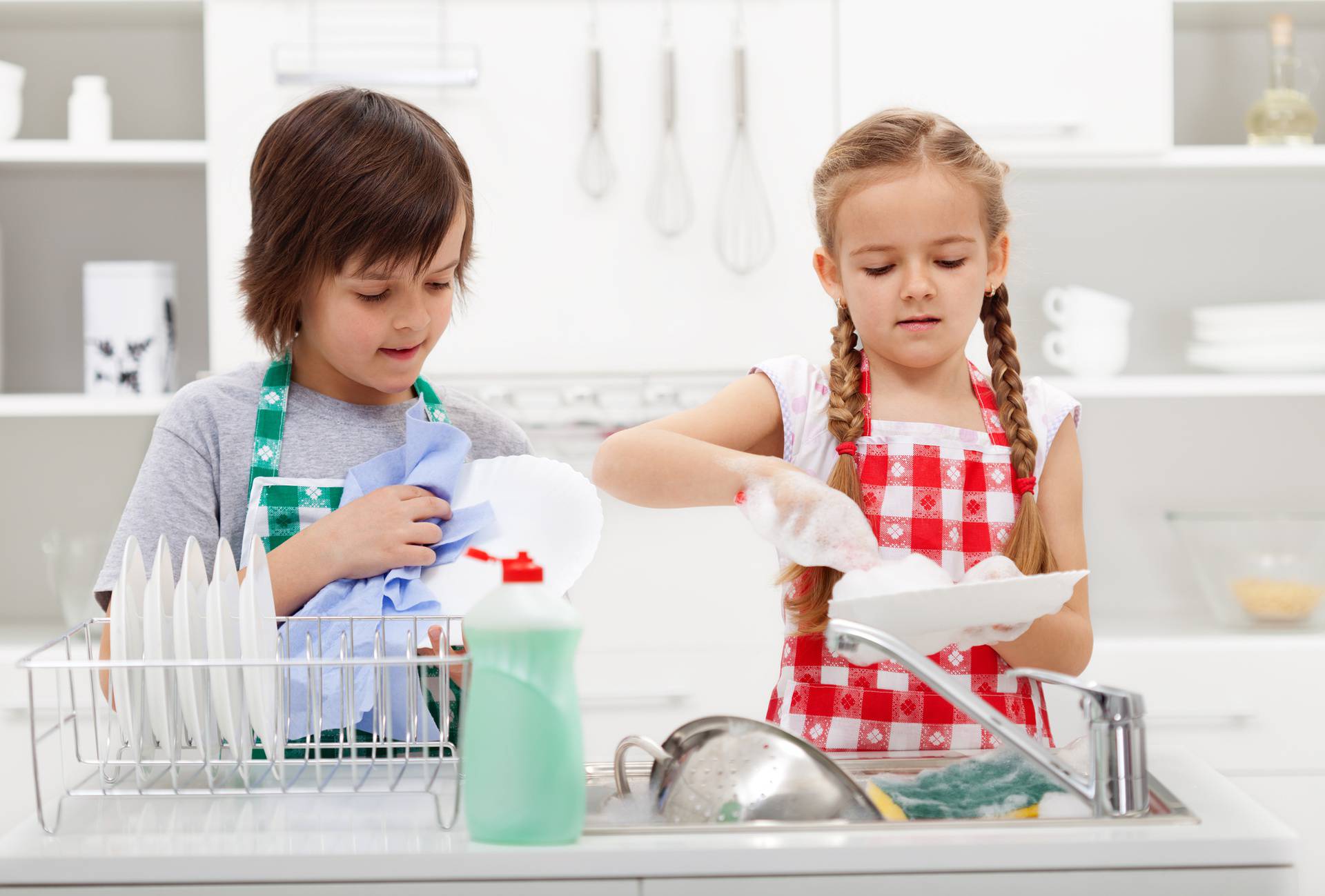 7 jednostavnih načina kako naučiti dijete da zavoli čišćenje