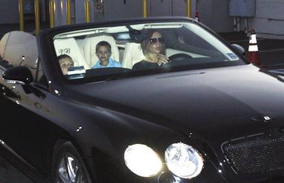 Victoria Beckham sina Romea vozila bez pojasa