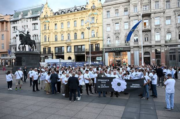 Zagreb: Mimohod sjećanja povodom 30. godišnjice genocida u Srebrenici