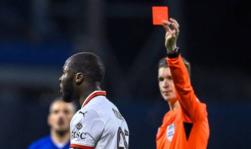 Fifa razmatra novo pravilo: Tko pokrije usta, isklju&ccaron;it &cacute;e ga?!