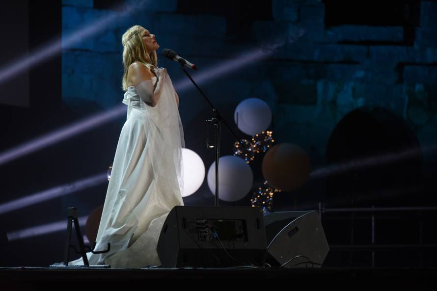 Za Elis Lovrić nema jezične barijere u glazbi, prevest će 'Meriku' na čak 99 jezika