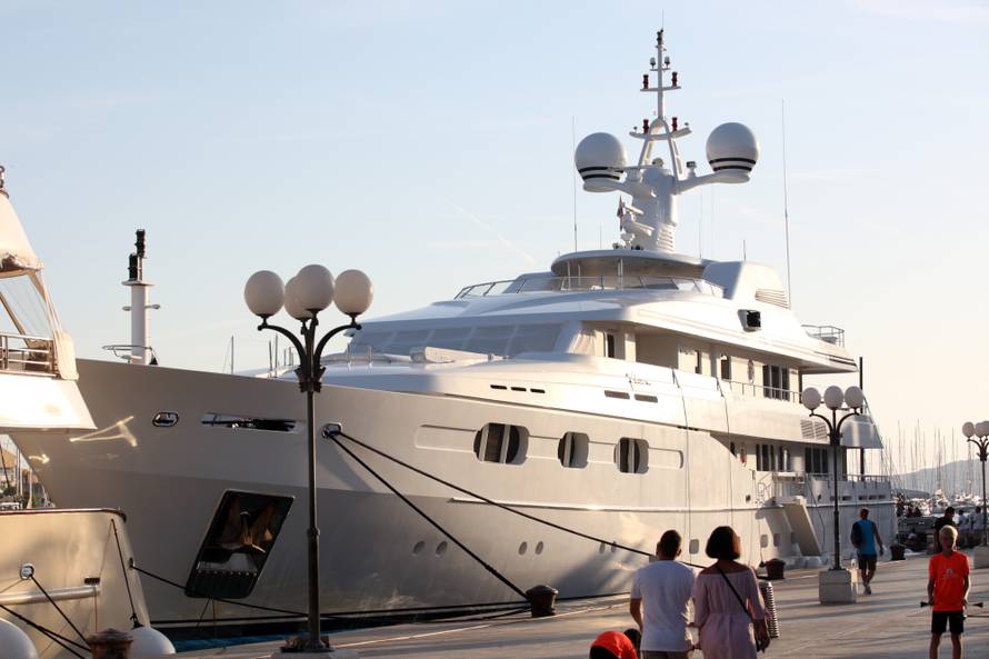 Trogir: Jahta Bernieja Ecclestonea usidrena je u luci