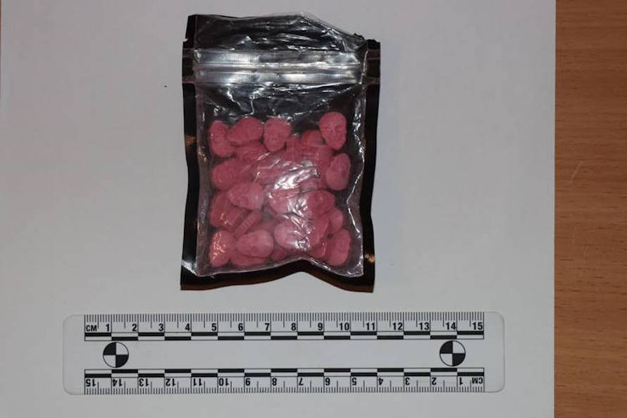 FOTO Pao diler u centru Zagreba: Policija kod njega pronašla MDMU-u i speed