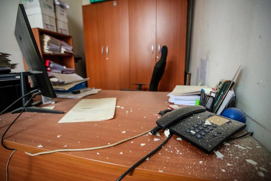 Gradonačelnik Petrinje obišao zgradu Gradske uprave koja je stradala u potresu