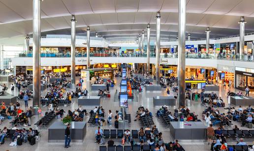 Uzbuna na aerodromu: Otkrili sumnjivi paket, otkazali letove