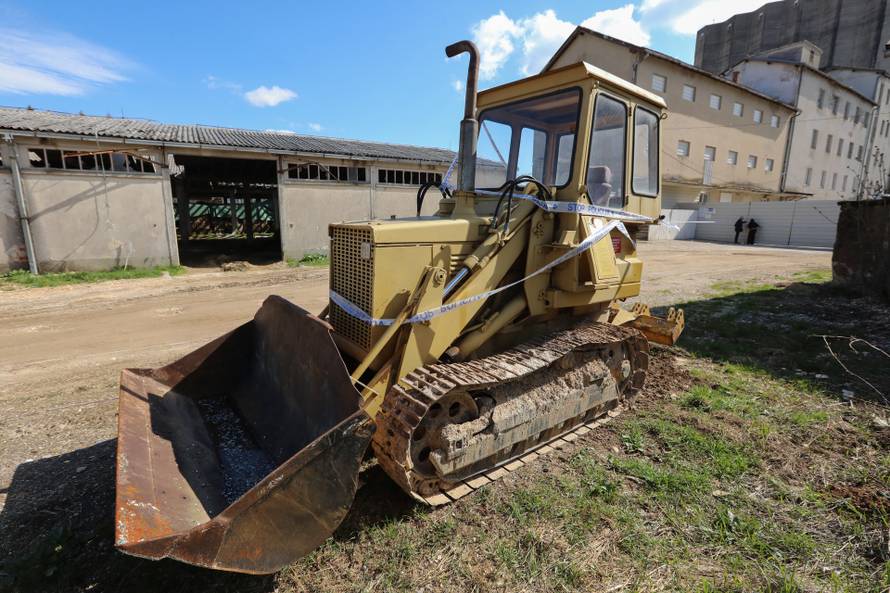 Gospi:ć Lokacija bivšeg industrijskog kompleksa PPK Velebit gdje se nalaze velike količine opasnog otpada